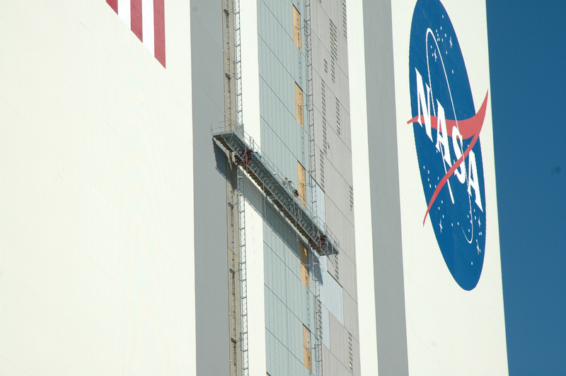 Illustration for article titled 21 Views Of Workers Struggling With Megastructures